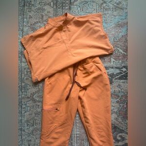 Orange figs scrub set